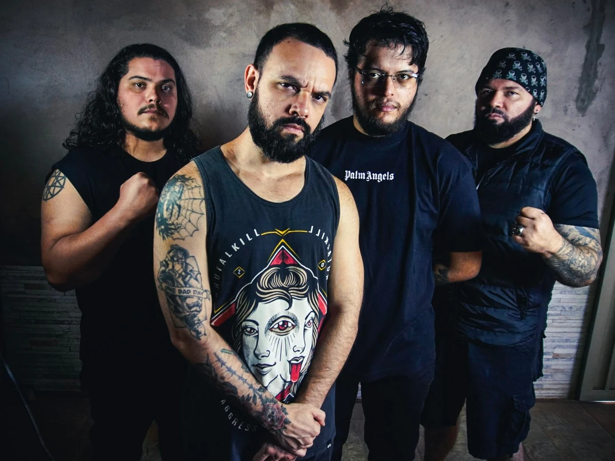 Banda A Drink to Death em apresentação ao vivo