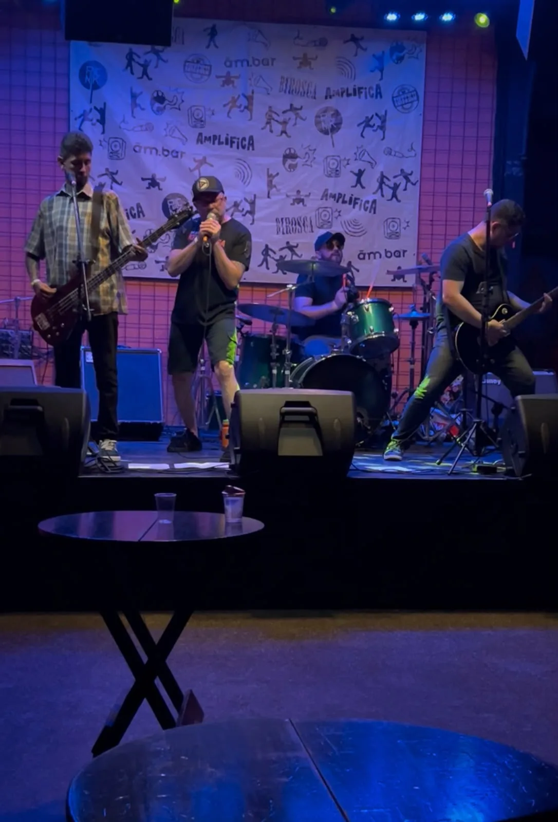 Banda O Dia D em apresentação ao vivo